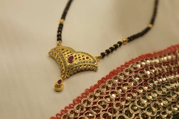 Gold_Plated_Signature_Solo_Beads_Style_Mangalsutra_For_Women_(200_mg_Gold)
