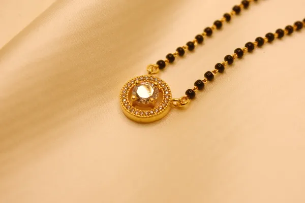 Gold_Plated_Minimal_Solitaire_One-Line_For_Women_(200_mg_Gold)