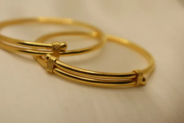 Gold_Plated_Gentle_Grip_Baby_Kada_For_Unisex_(400_mg_Gold)