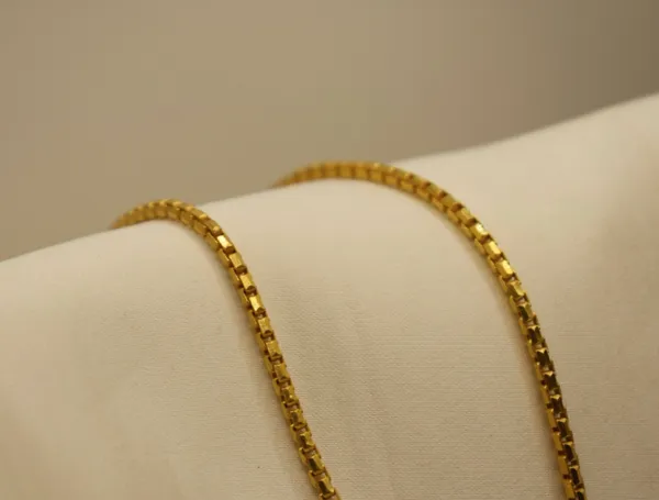 Gold_Plated_Urban_Edge_Box_Collar_For_Unisex_(500_mg_Gold)