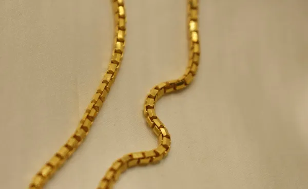 Gold_Plated_Urban_Edge_Box_Collar_For_Unisex_(500_mg_Gold)