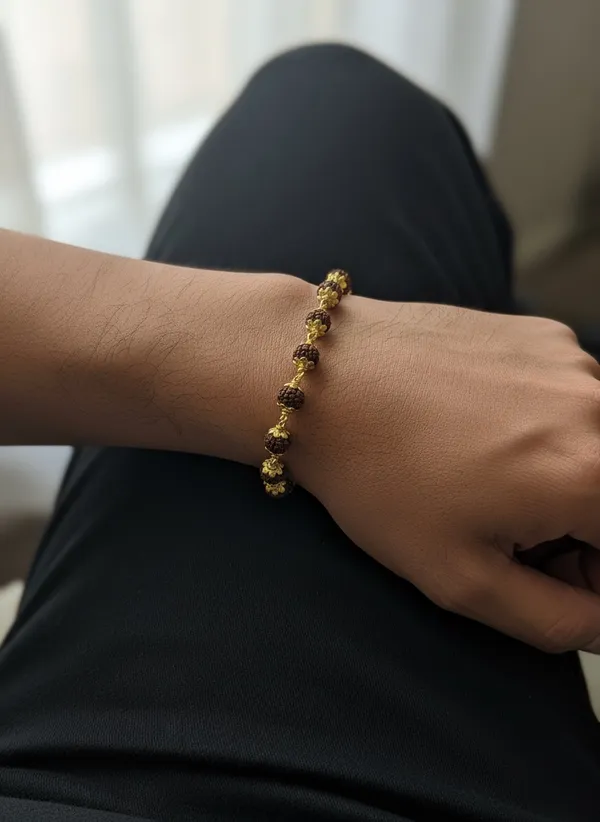 Gold_Plated_Divine_Shield_Rudraksh_Bracelet_For_Men_(100_mg_Gold)