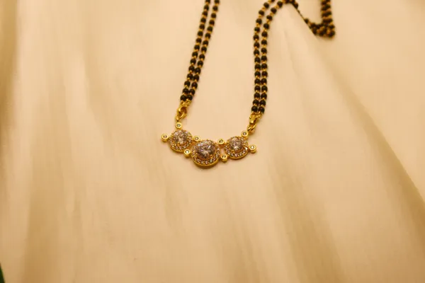 Gold_Plated_Signature_Shine_Piece_Mangalsutra_For_Women_(300_mg_Gold)