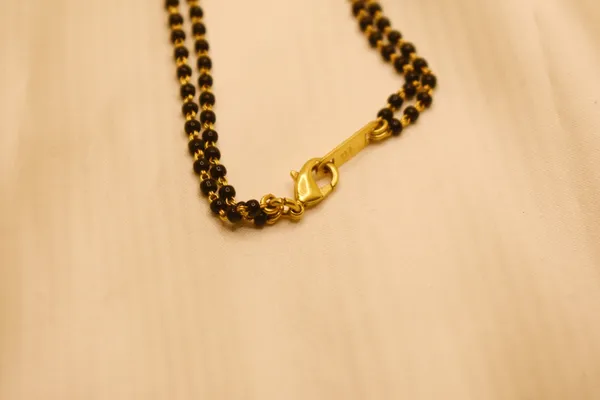 Gold_Plated_Signature_Shine_Piece_Mangalsutra_For_Women_(300_mg_Gold)