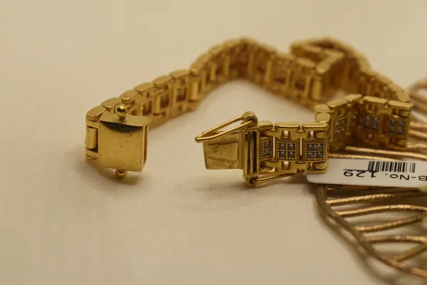 Gold_Plated_Box_Link_Ad_Accent_Bracelet_For_Men_(500_mg_Gold)