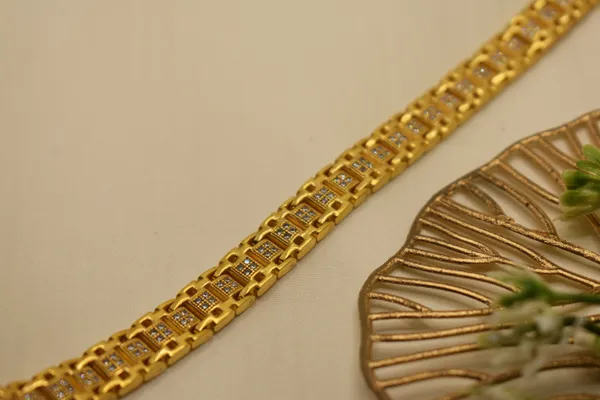 Gold_Plated_Box_Link_Ad_Accent_Bracelet_For_Men_(500_mg_Gold)