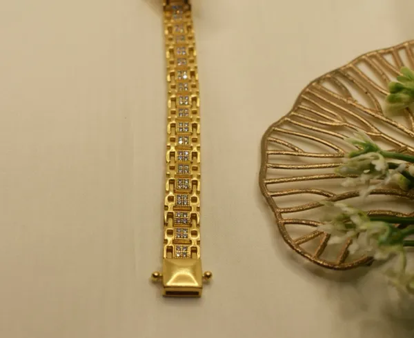 Gold_Plated_Box_Link_Ad_Accent_Bracelet_For_Men_(500_mg_Gold)