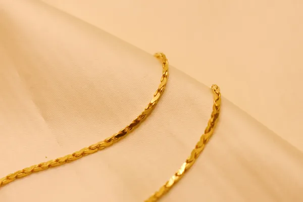 Gold_Plated_Metallic_Box_Beam_Chain_For_Unisex_(400_mg_Gold)