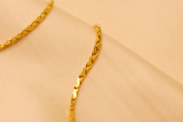 Gold_Plated_Metallic_Box_Beam_Chain_For_Unisex_(400_mg_Gold)