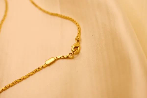Gold_Plated_Metallic_Box_Beam_Chain_For_Unisex_(400_mg_Gold)