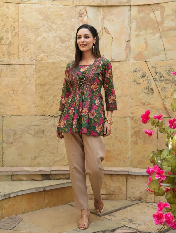 Green_Tunic_Top_with_Front_Dori