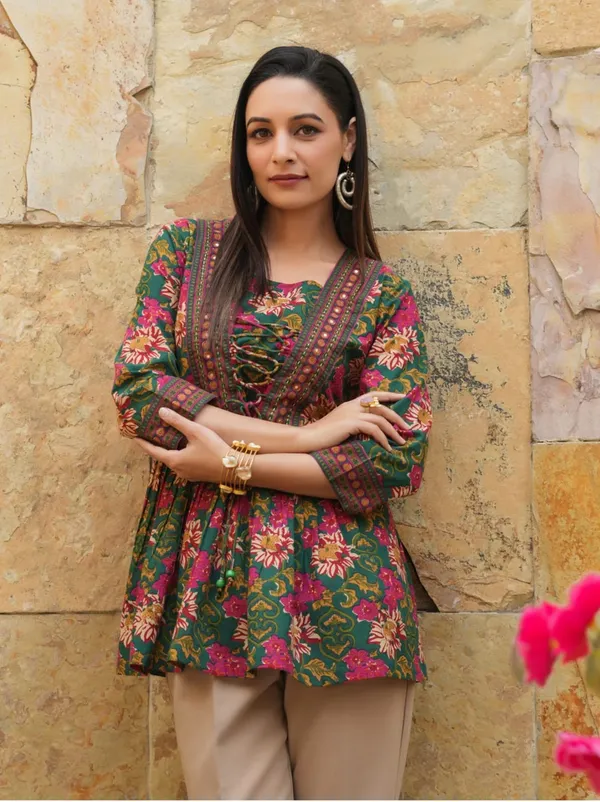 Green_Tunic_Top_with_Front_Dori