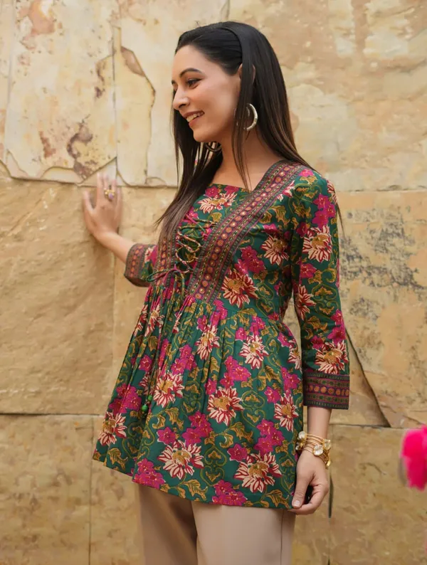 Green_Tunic_Top_with_Front_Dori