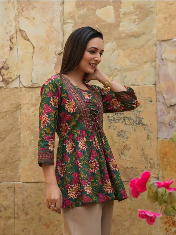 Green_Tunic_Top_with_Front_Dori