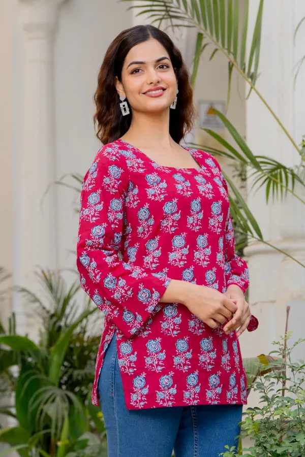 Pink_Pure_Cotton_Short_Kurti_With_Back_Dori