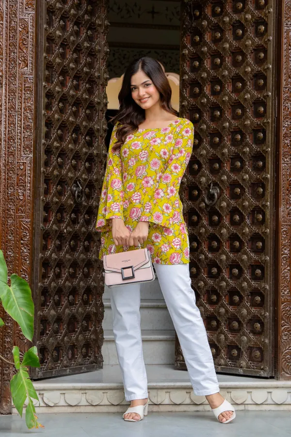 JAITRA_APPARELS_Pure_Cotton_Short_Kurti_with_Back_Dori