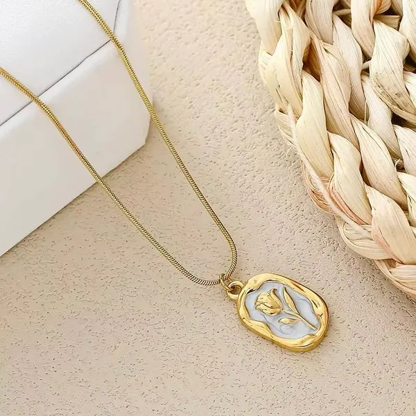 Floral_Pendant_Necklace