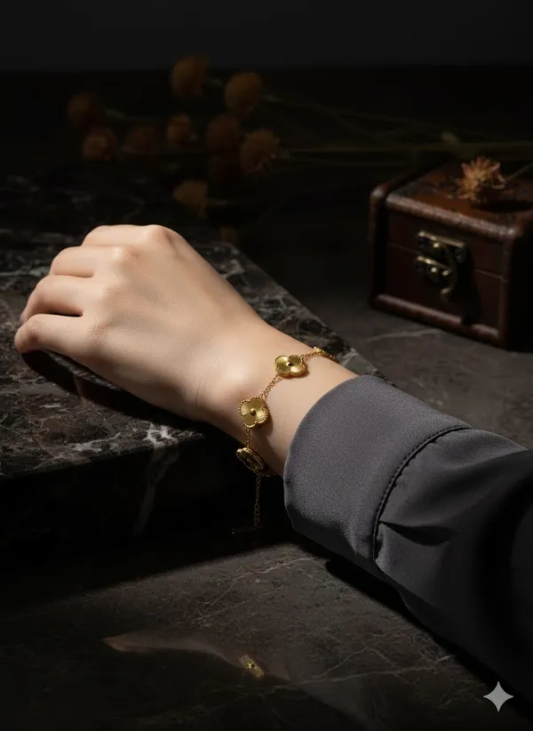 Almaha_Aura_Clover_Anti_Tarnish_Bracelet_for_Women_Stylish_|_Stainless_Steel_Bracelet_for_Woman_|_Fashion_Jewellery_for_Women_Aesthetic_Accessories_for_Girls_Chain_Bracelet_Gold