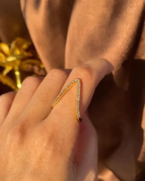 V_Shape_Finger_Ring