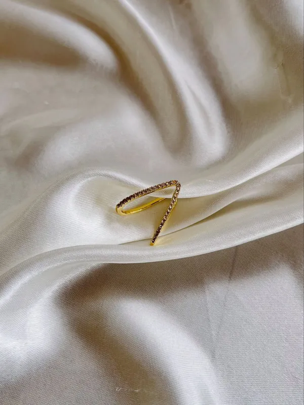 V_Shape_Finger_Ring