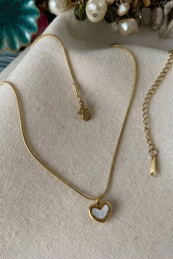White_Heart_Pendant_Necklace