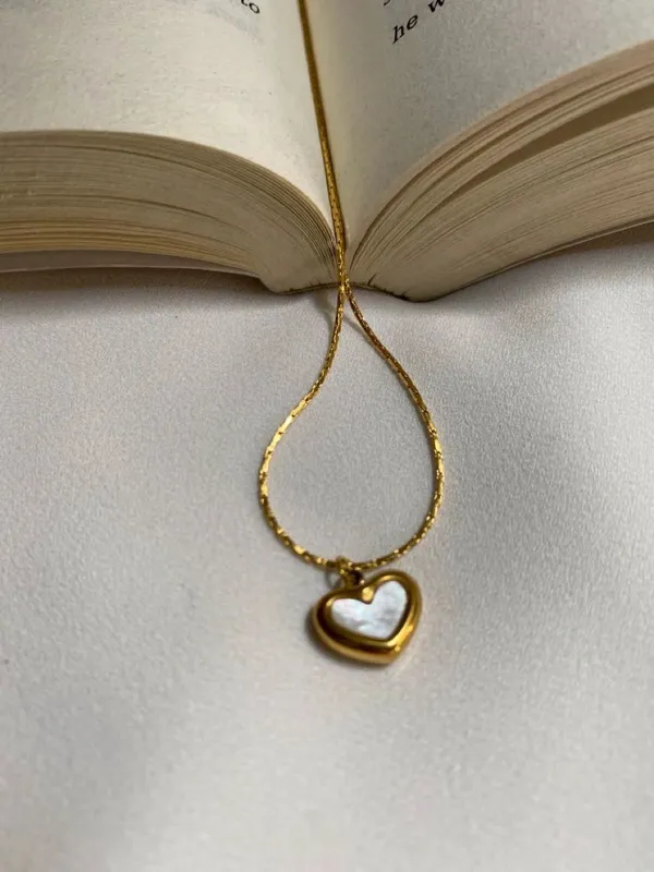 White_Heart_Pendant_Necklace
