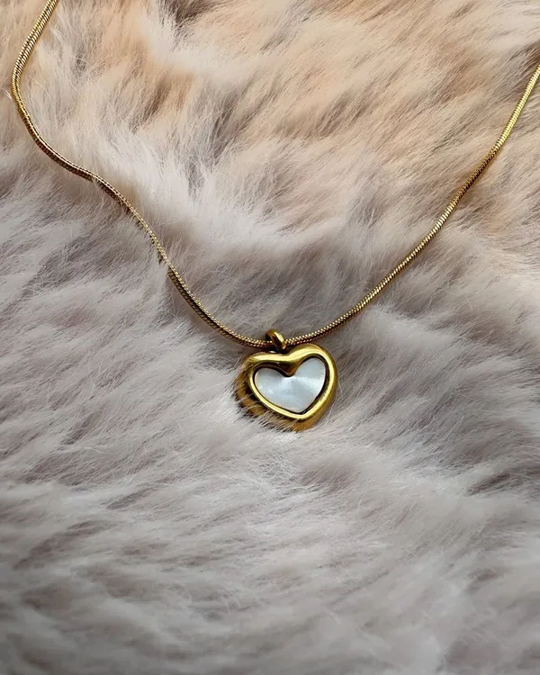 White_Heart_Pendant_Necklace