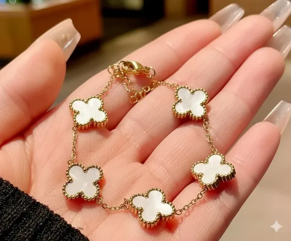 Almaha_Aura_Clover_Anti_Tarnish_Bracelet_for_Women_Stylish_|_Stainless_Steel_Bracelet_for_Woman_|_Fashion_Jewellery_for_Women_Aesthetic_Accessories_for_Girls_Chain_Bracelet_White