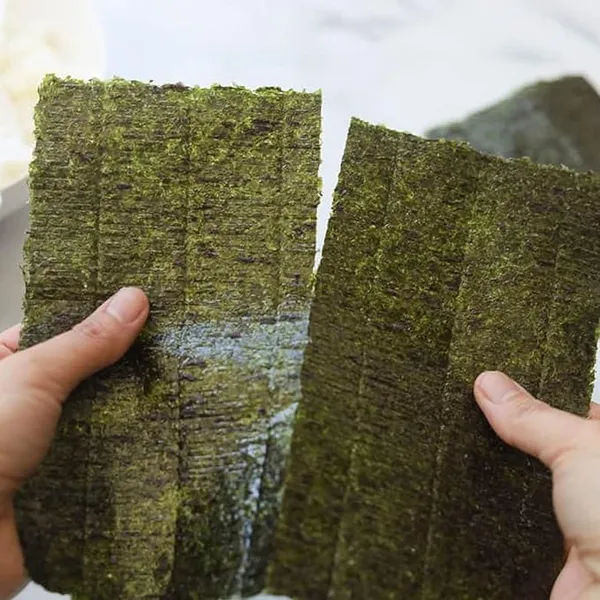 Premium_Roasted_Nori_Seaweed_Sheets,_Dark_Green,_Dried_Red_Algae,_Japanese_Style,_For_Sushi_Making,_Onigiri,_Garnish_56_G_And_20_Nori_Sheets_Pack_Of_1