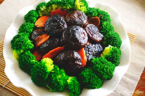 Dried_Shiitake_Mushrooms_All_Natural,_Umami_Rich_Cooking_Ingredient_And_Umami_Flavour_And_Great_For_Risotto,_Stir_Fries,_Soups,_Stews,_Noodles_200_G_Pack_Of_1