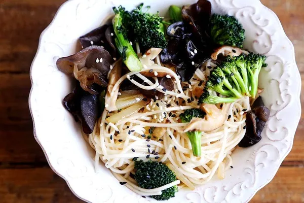 Dried_Shiitake_Mushrooms_All_Natural,_Umami_Rich_Cooking_Ingredient_And_Umami_Flavour_And_Great_For_Risotto,_Stir_Fries,_Soups,_Stews,_Noodles_200_G_Pack_Of_1