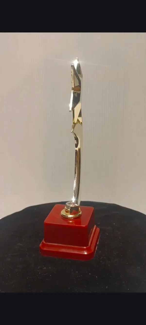 Golden_Plastic_Trophy_For_Corporate_Award_,_Star_Trophy_,_Sports_Trophy