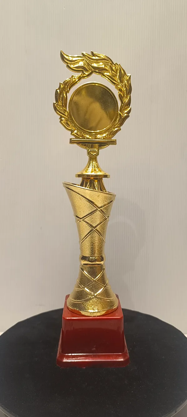 Golden_Plastic_Trophy_For_Corporate_Award_,_Sports_Trophy