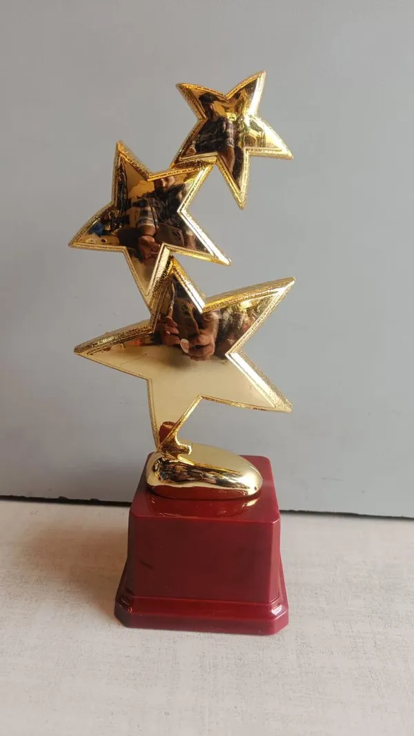 Golden_Plastic_Trophy_For_Corporate_Award_,_Star_Trophy_,_Sports_Trophy