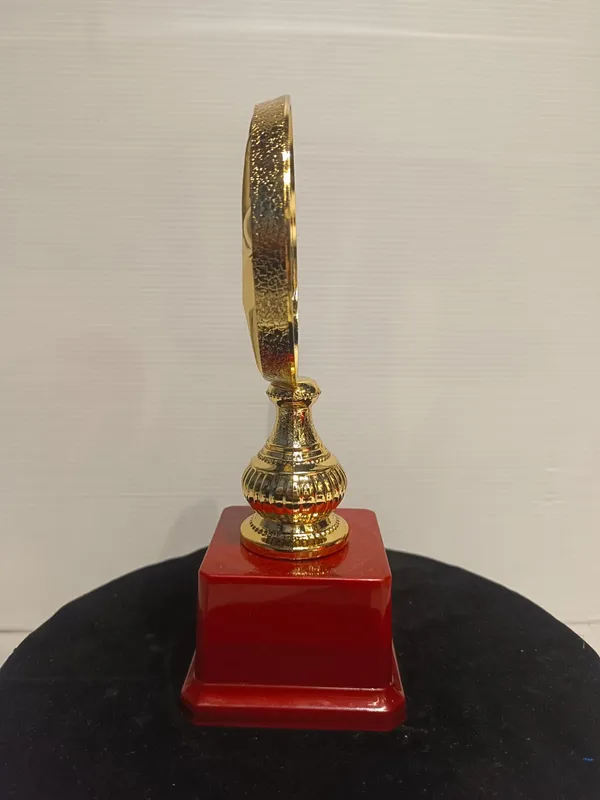 Golden_Plastic_Trophy_For_Corporate_Award_,_Team_Work_Award