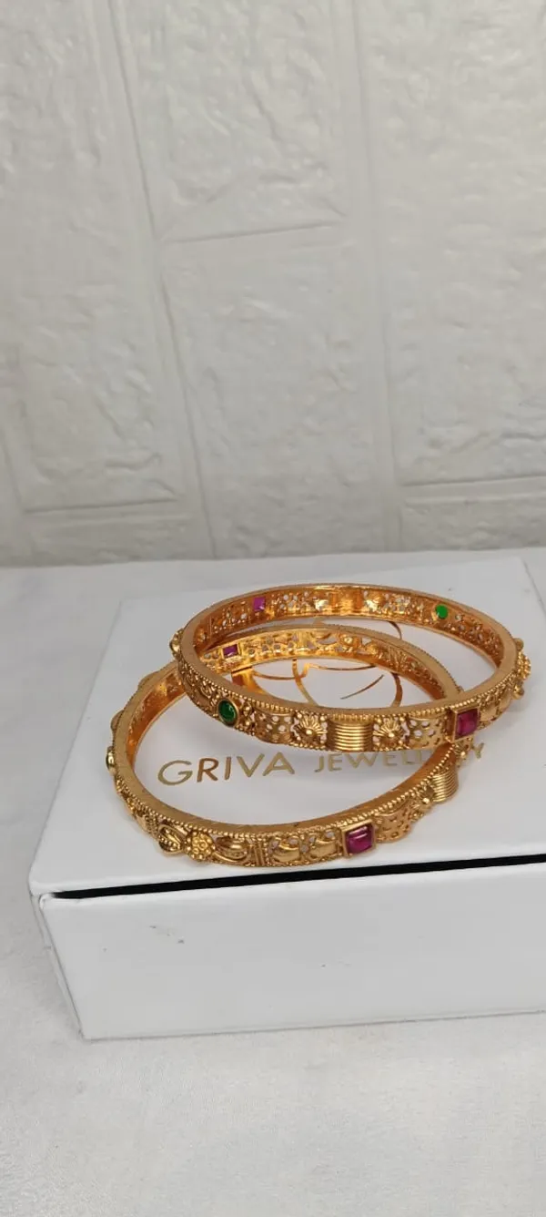 3_Set_Of_The_Bangle_For_Both_Hands