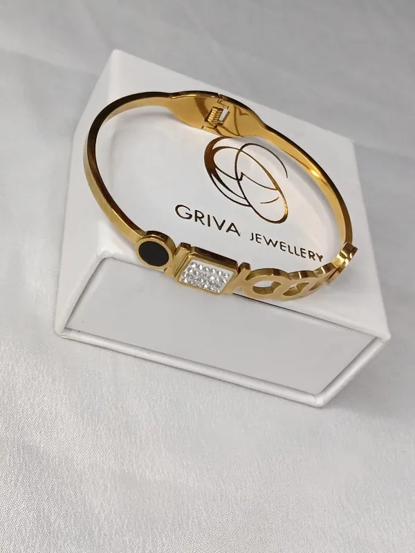 Luxe_Charm_Geometric_Bracelet