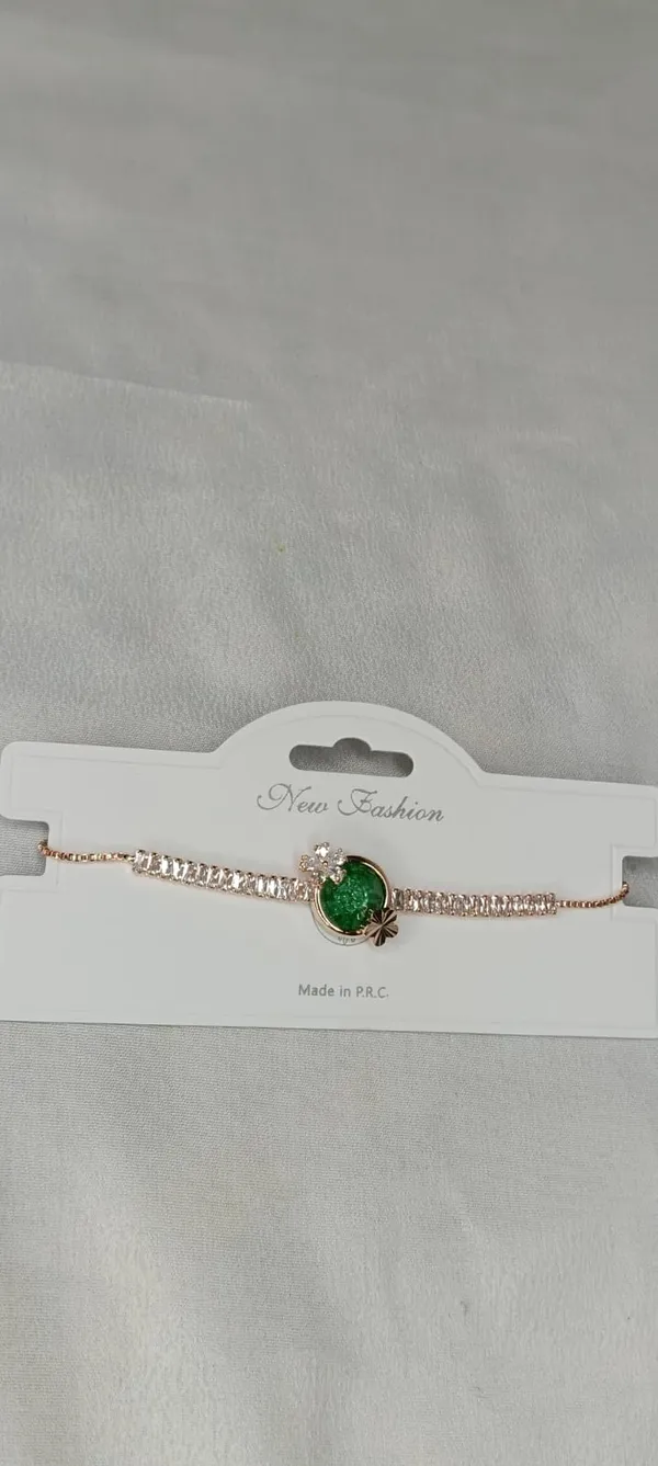 Azure_Spark_Charm_Bracelet_(Variable-2)
