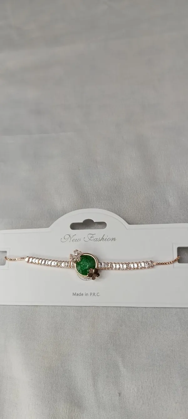 Azure_Spark_Charm_Bracelet_(Variable-2)