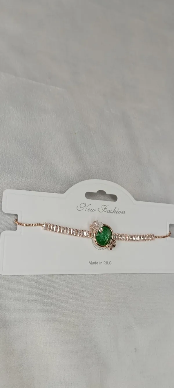 Azure_Spark_Charm_Bracelet_(Variable-2)