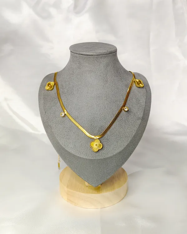 Anti-Tarnish_Anti-Tarnish_Gold_Flower_Pendant_(Stainless_Steel)