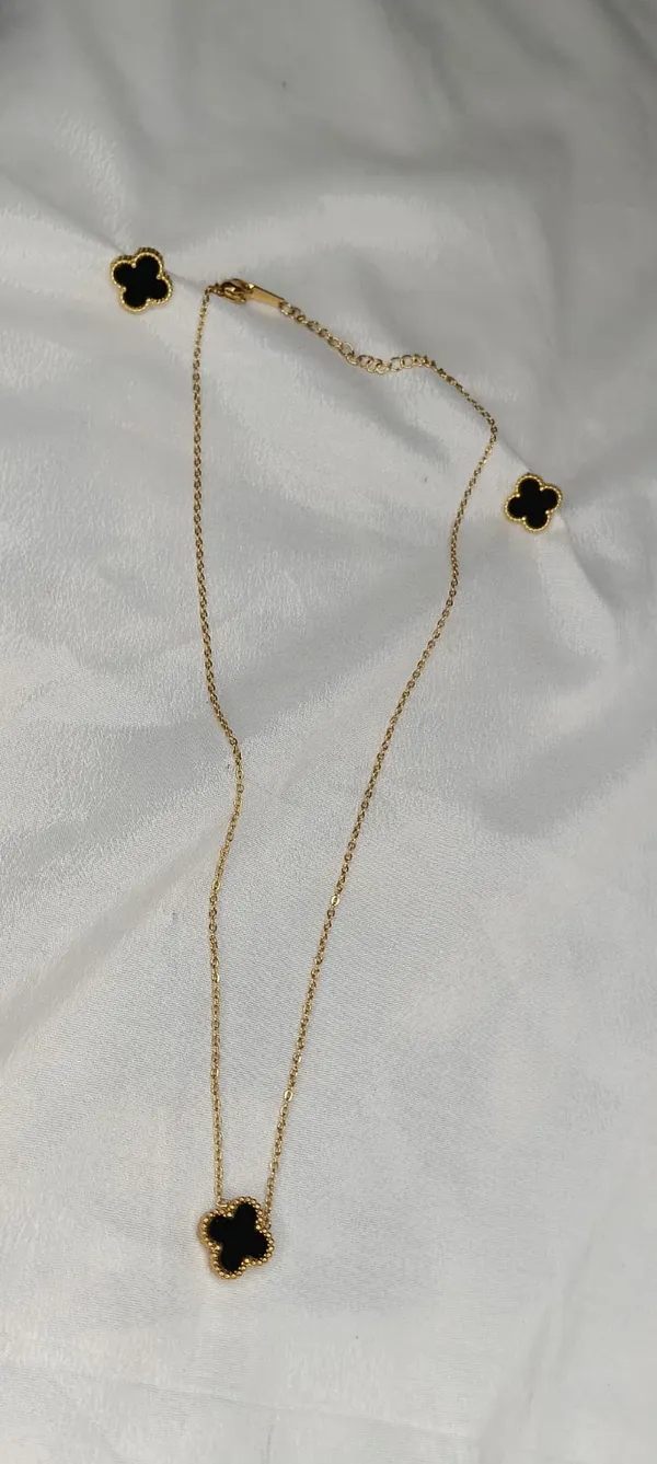 Clover_Elegance_Pendant_Set_(Variable-1)