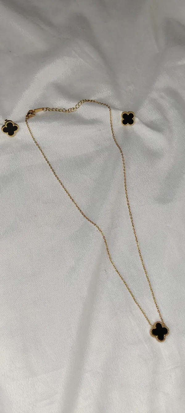 Clover_Elegance_Pendant_Set_(Variable-1)
