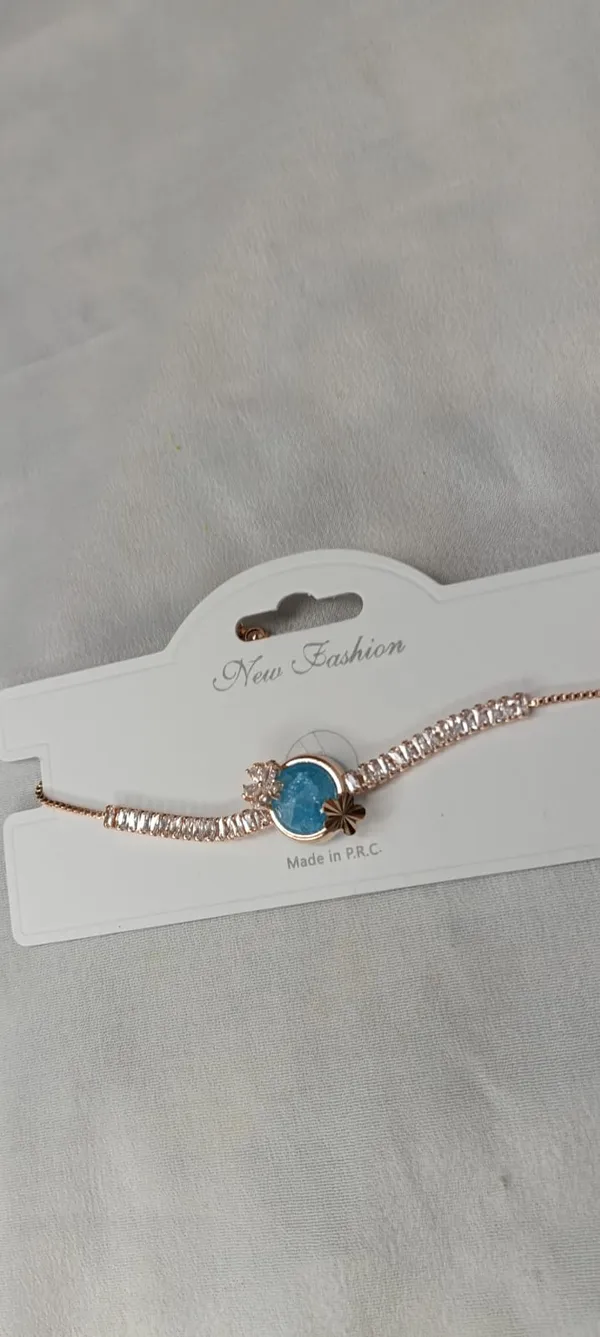 Azure_Spark_Charm_Bracelet_(Variable-1)