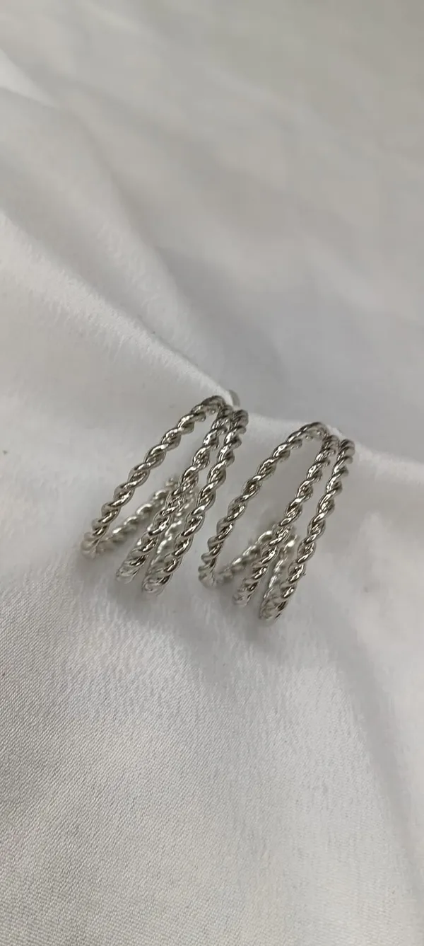 Twisted_Aura_Triple_Hoop_Studs