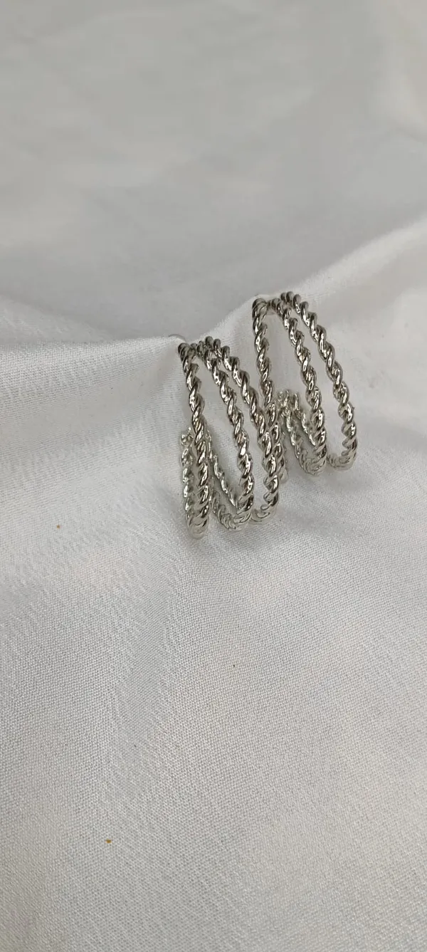 Twisted_Aura_Triple_Hoop_Studs