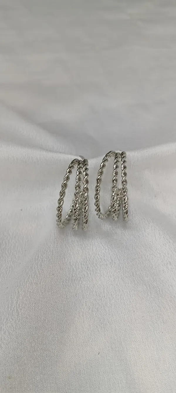 Twisted_Aura_Triple_Hoop_Studs