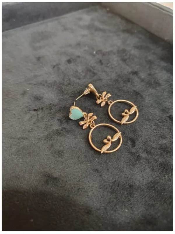 Chic_Floral_Hoop_Earrings