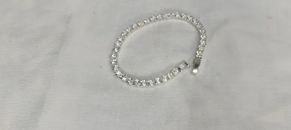 Classic_Crystal_Tennis_Bracelet