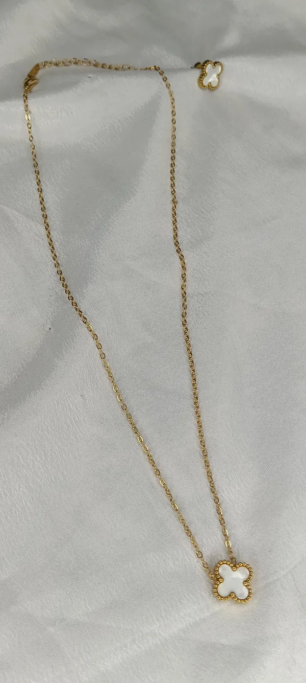 Clover_Elegance_Pendant_Set_(Variable-3)